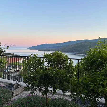 Coccolina, With Whirlpool, Breathtaking View And Parking, Bookable Year Round *