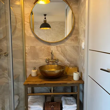Coccolina, With Private Hot Tub, Breathtaking Views And Free Parking, Bookable Year Round, Also Take A Look At Our Flat *